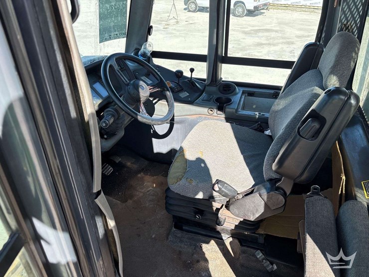 2006-deere-250d-image-19