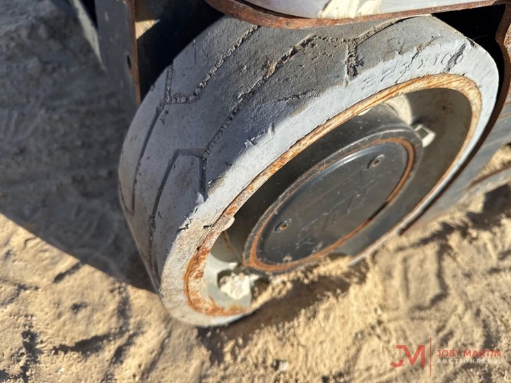 2015-jlg-20mvl-image-5