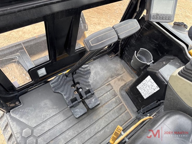 caterpillar-303-image-19