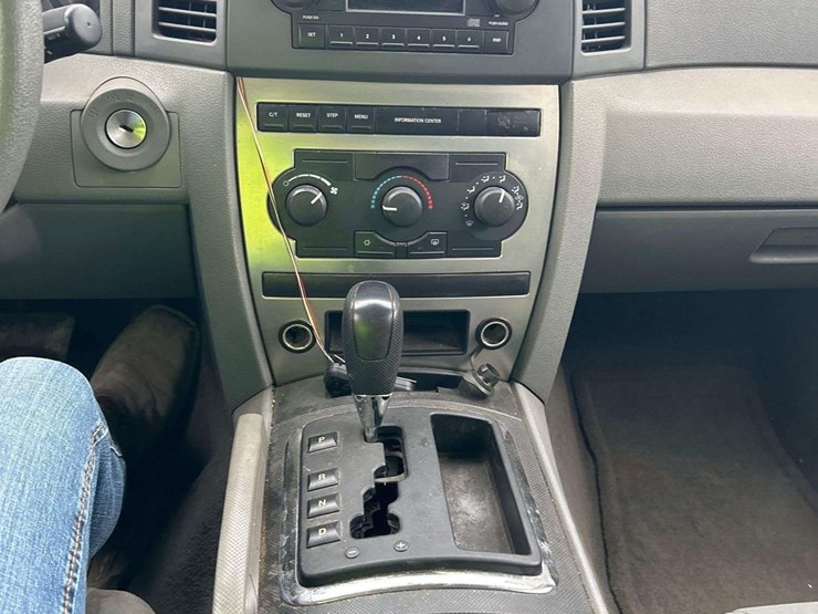 2005-jeep-grand-cherokee-image-16