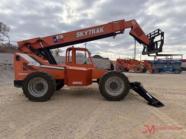 2013-sky-trak-10042-image-2