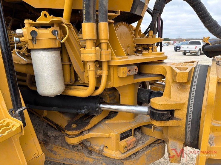 caterpillar-745-image-11