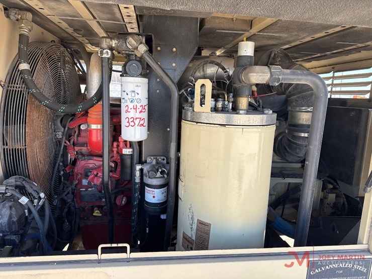 2020-doosanxp825hp-750-towable-air-compressor-image-11