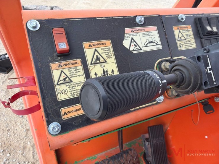 2013-sky-trak-10042-image-21