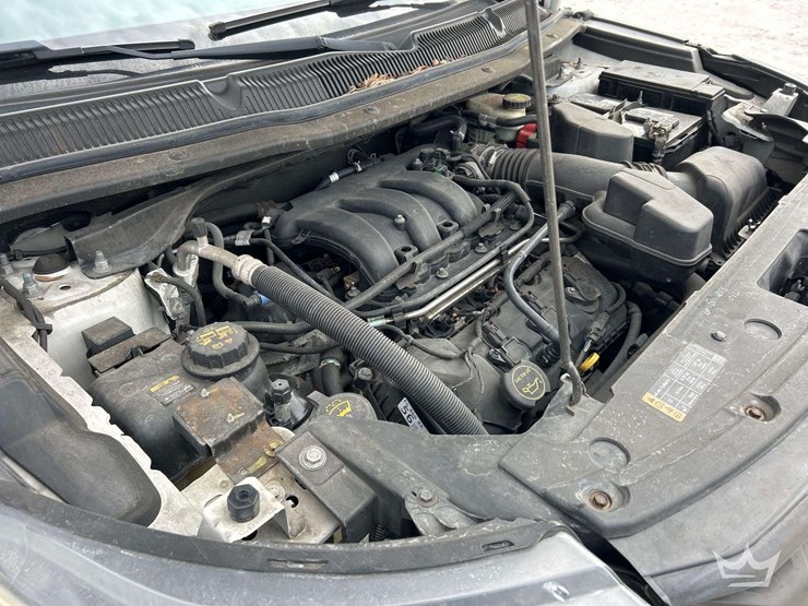 2016-ford-explorer-image-9