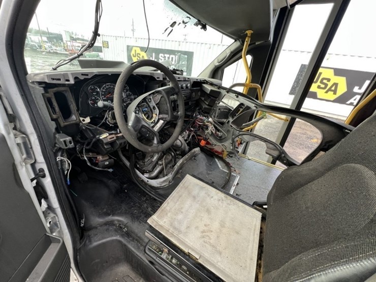 2014-chevrolet-express-paratransit-bus-image-20