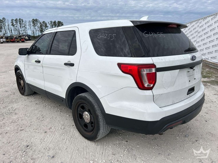 2016-ford-explorer-image-4