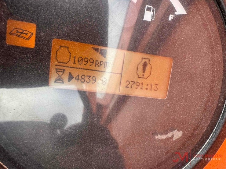 2015-jlg-8042-image-22