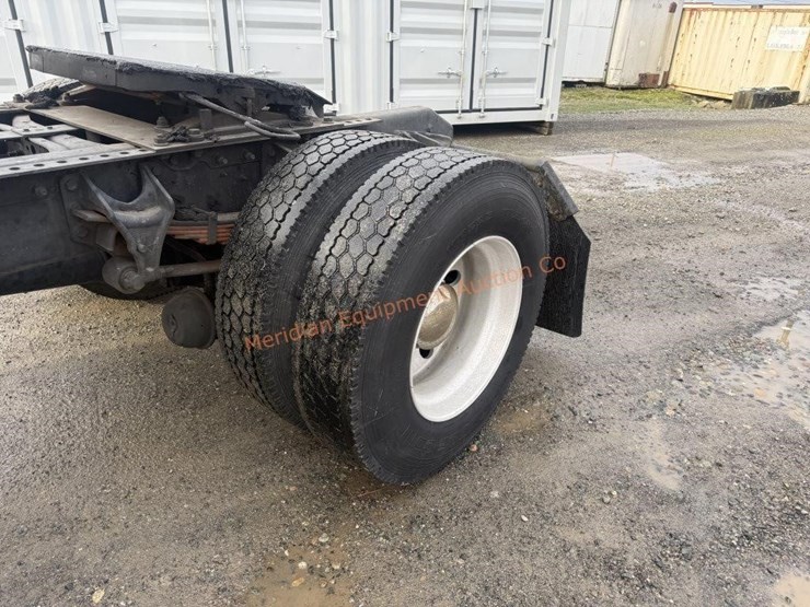 2002-international-4400lp-image-14