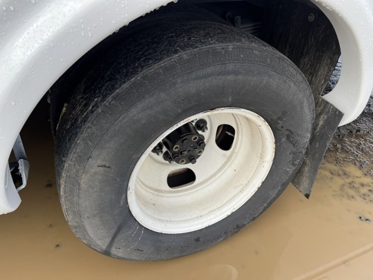 2014-chevrolet-express-paratransit-bus-image-17