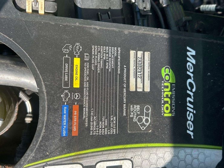 2013-tahoe-q4-boat-with-s/a-boat-trailer-image-37