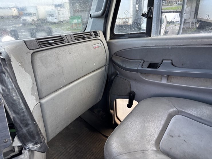 freightliner-s/a-truck-tractor-image-26