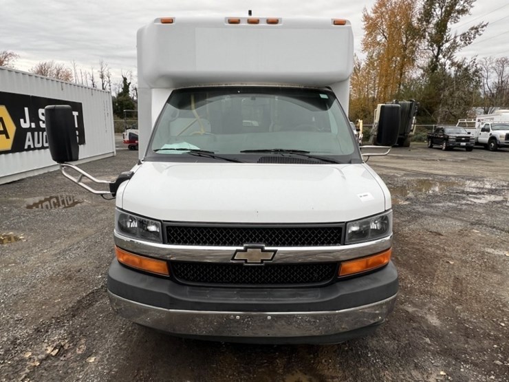 2014-chevrolet-express-paratransit-bus-image-8