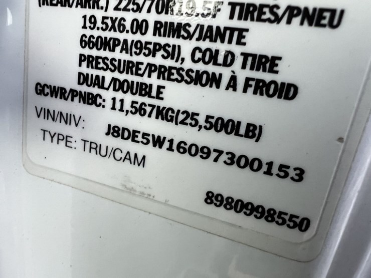 2009-gmc-w5500-image-10