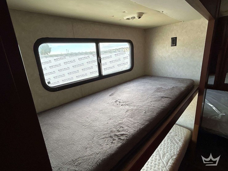 2013-freightliner-forest-river-390bh-39ft.-class-a-motorhome-image-16
