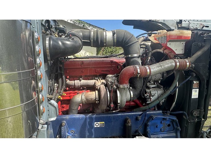 2008-peterbilt-388-image-3