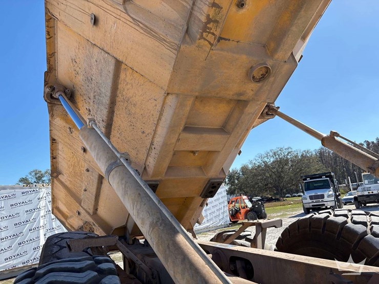 2006-deere-250d-image-9