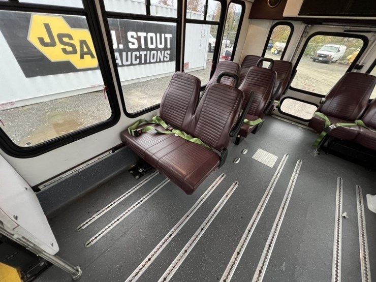 2014-chevrolet-express-paratransit-bus-image-22