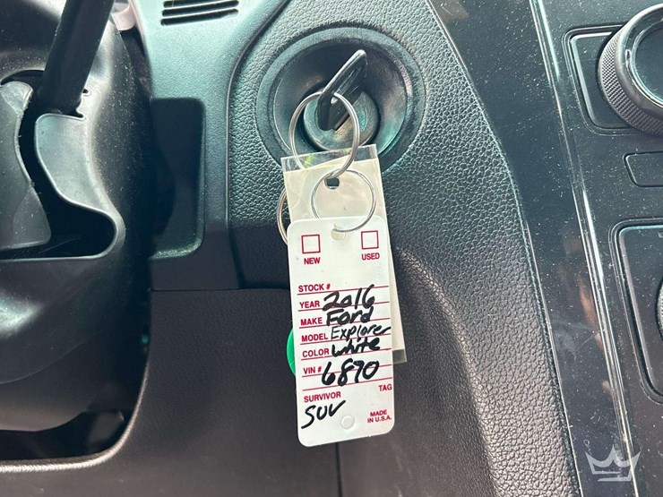 2016-ford-explorer-image-28