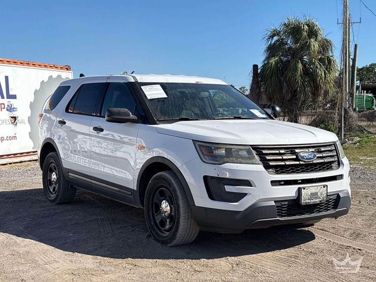 2016-ford-explorer-image-2