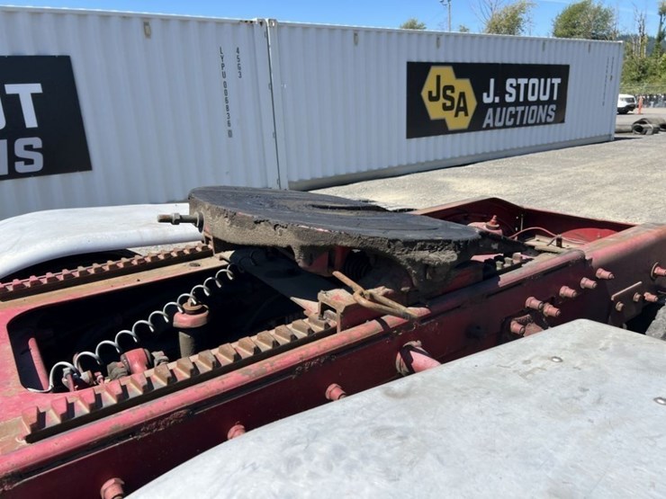 1997-peterbilt-567-image-18