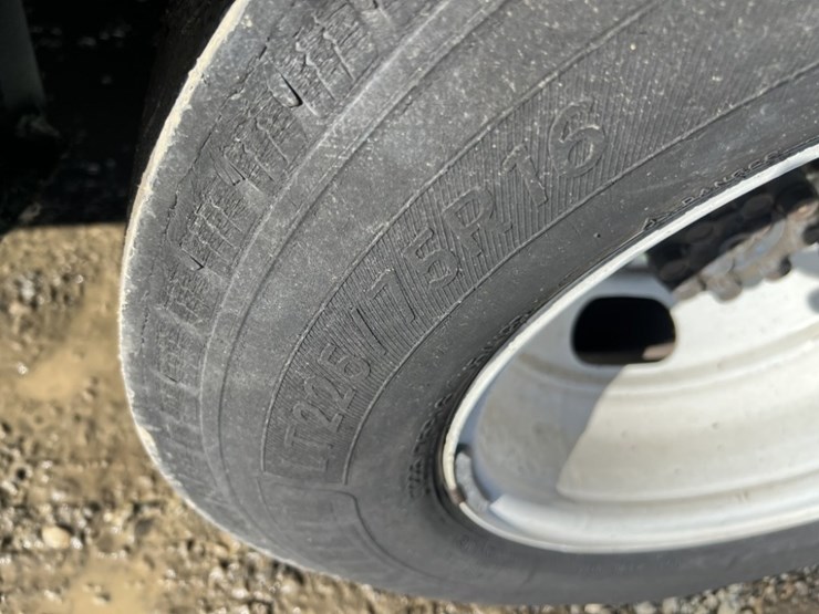 2014-chevrolet-express-paratransit-bus-image-14