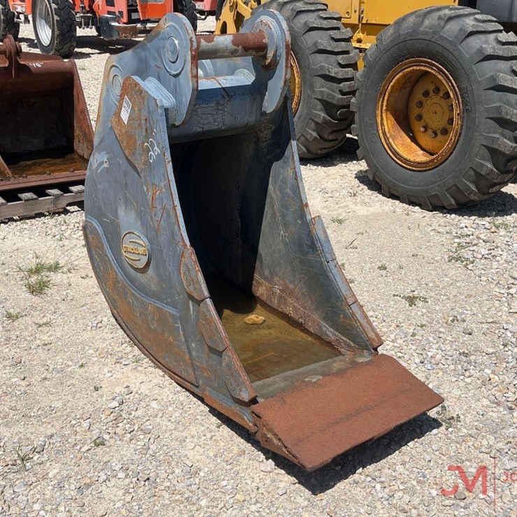 STRICKLAND 22" EXCAVATOR TOOTH BUCKET W/ WELDED ON SAND FOOT