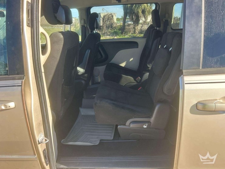 2016-dodge-grand-caravan-image-12