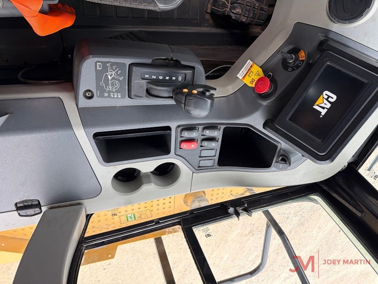 caterpillar-745-image-22