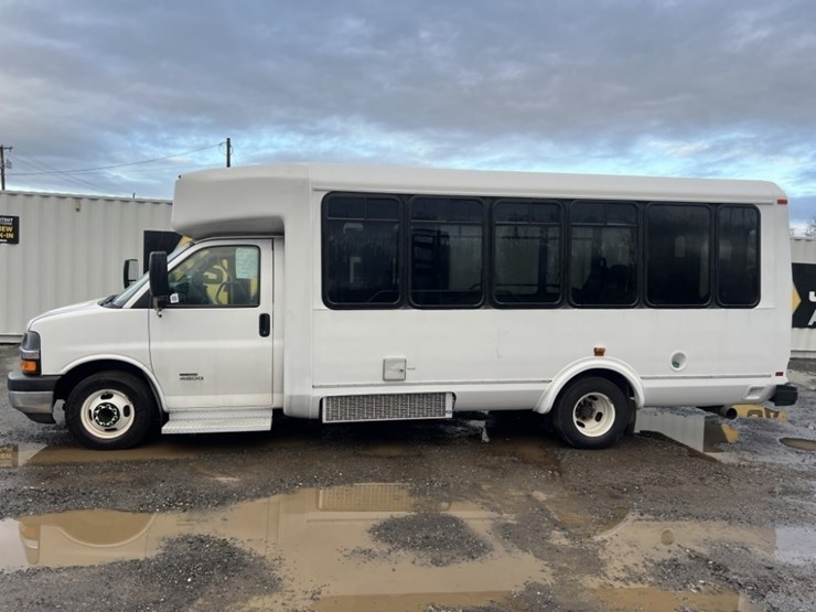 2015-chevrolet-express-paratransit-bus-image-7