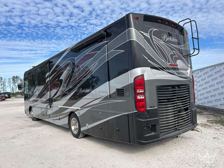 2013-freightliner-forest-river-390bh-39ft.-class-a-motorhome-image-4