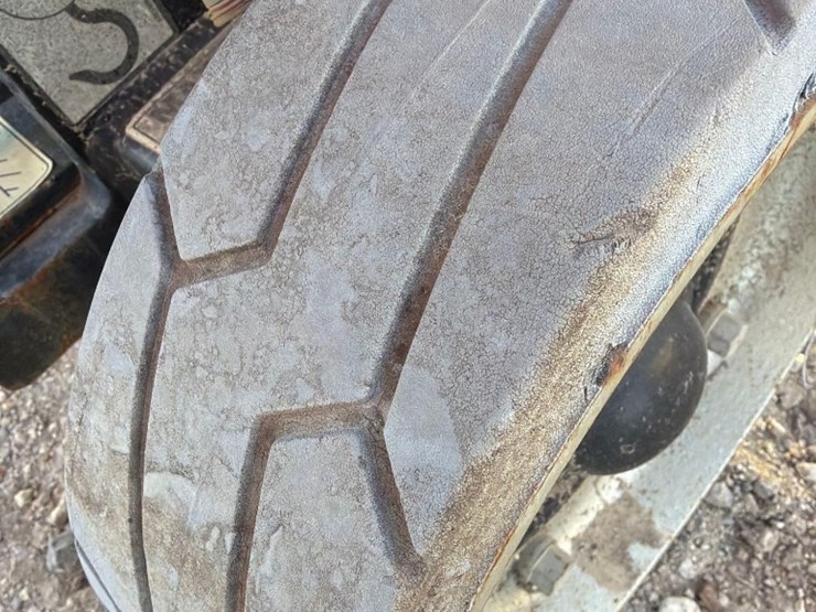 2010-jlg-1930es-image-10