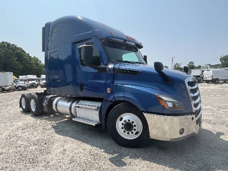 2020-freightliner-cascadia-126-image-1
