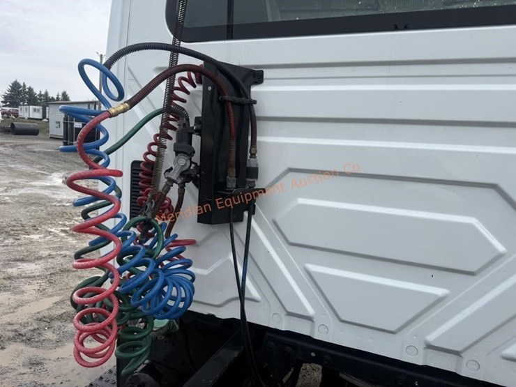 2002-international-4400lp-image-21