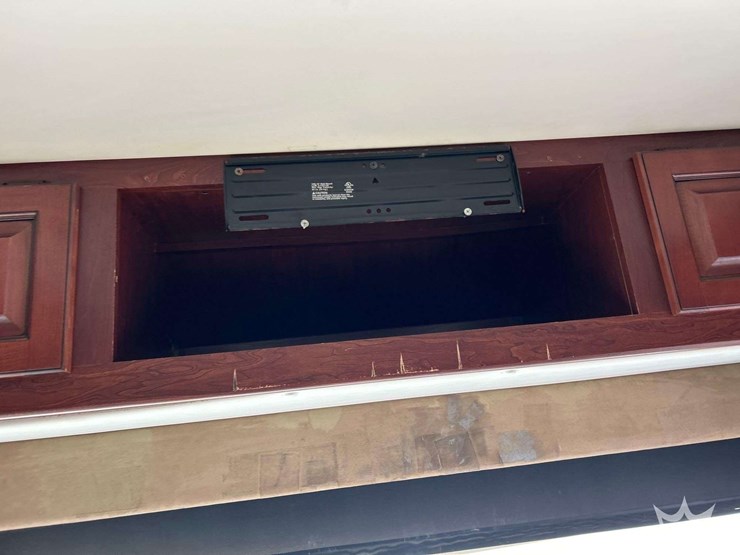 2013-freightliner-forest-river-390bh-39ft.-class-a-motorhome-image-13