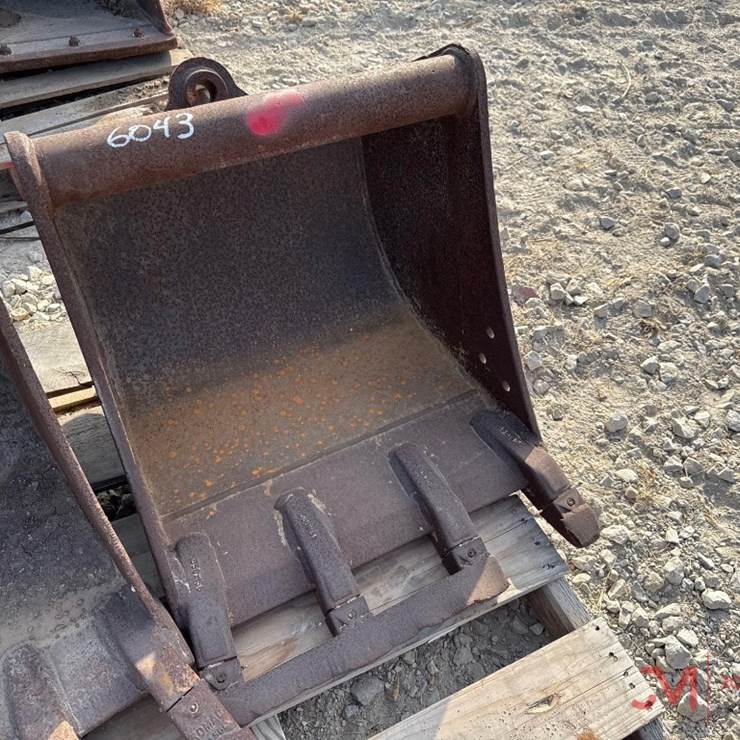 TAG 23" EXCAVATOR TOOTH BUCKET W/ SAND FOOT