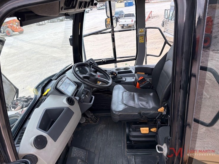 caterpillar-745-image-21