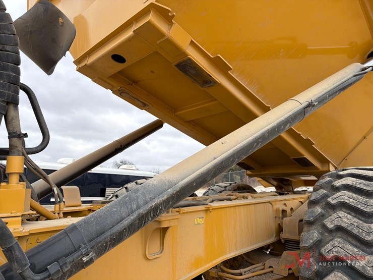 caterpillar-745-image-12