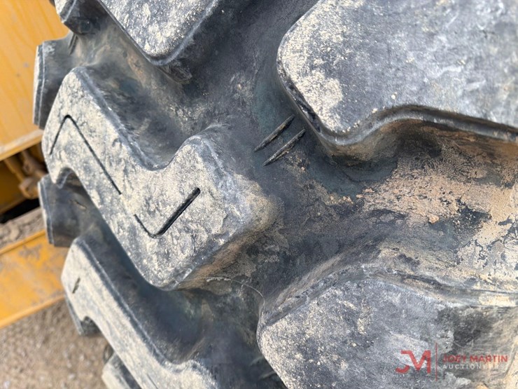 caterpillar-745-image-13