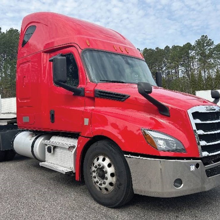 FREIGHTLINER CASCADIA 126