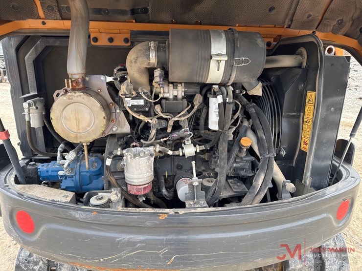 2014-case-cx57c-image-15