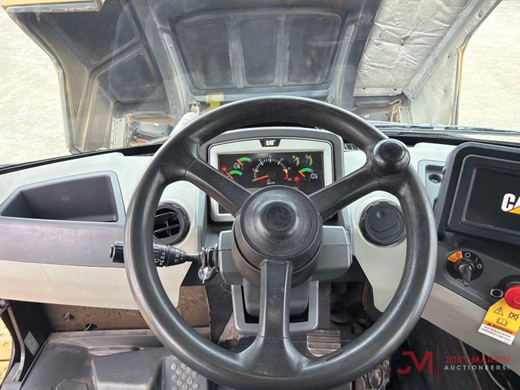 caterpillar-745-image-23