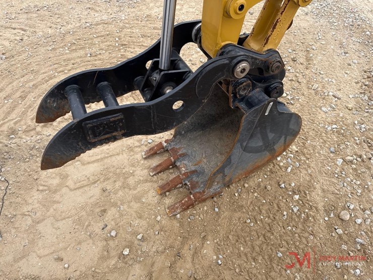 caterpillar-303-image-9