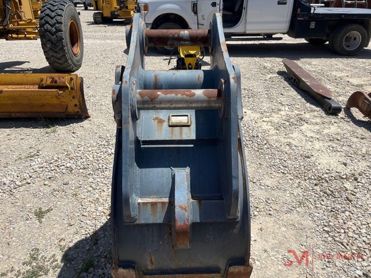 strickland-22"-excavator-tooth-bucket-w/-welded-on-sand-foot-image-7