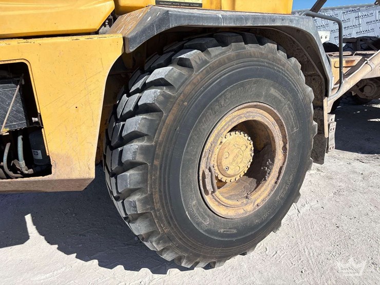 2006-deere-250d-image-32