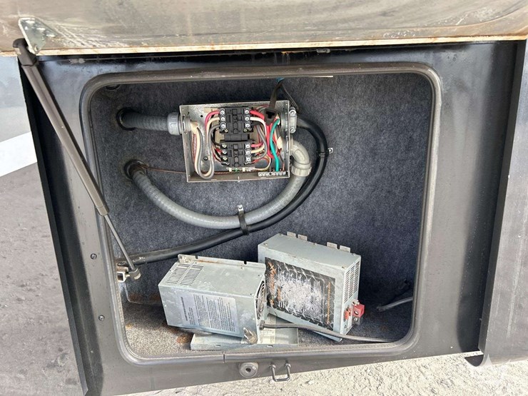 2013-freightliner-forest-river-390bh-39ft.-class-a-motorhome-image-31