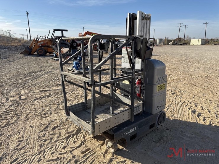 2015-jlg-20mvl-image-2