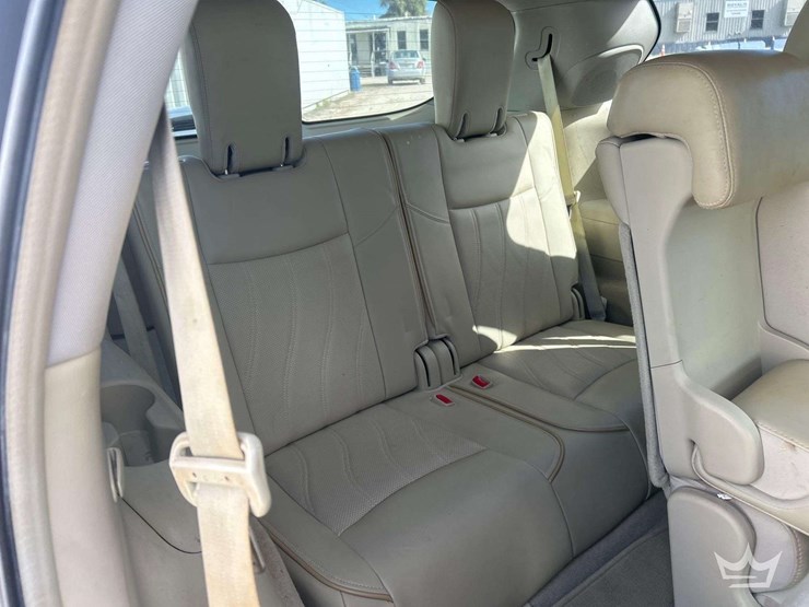 2013-infiniti-jx35-v-suv-image-36