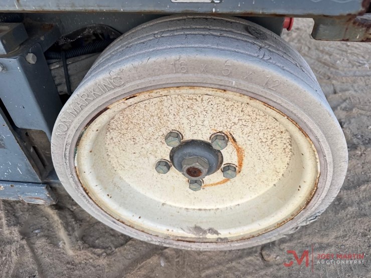 2015-skyjack-sj4632-electric-scissor-lift-image-6