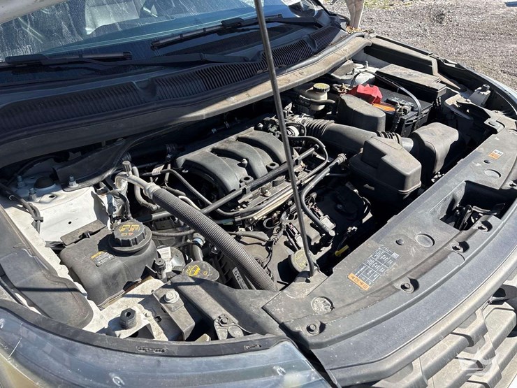 2016-ford-explorer-image-8